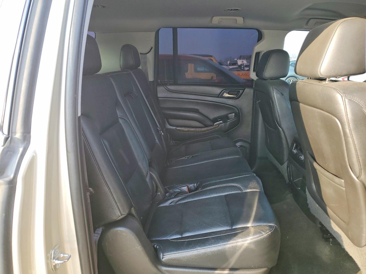 2015 Chevrolet Suburban C1500 Lt - zdjęcie 11