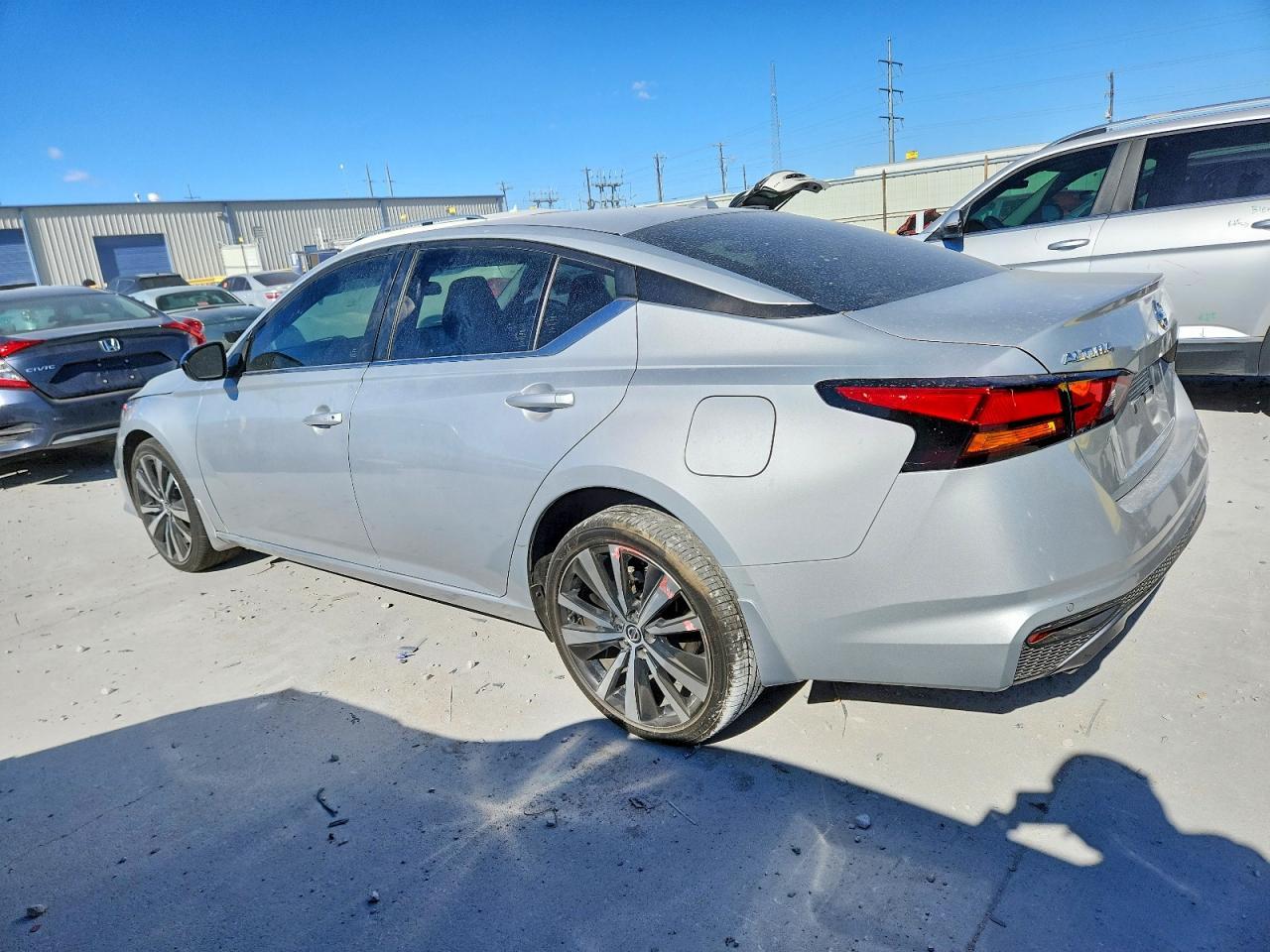 2022 Nissan Altima Sr - zdjęcie 2