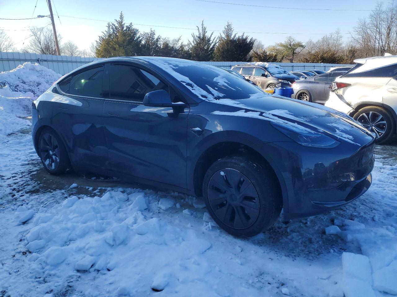 2025 Tesla Model Y - zdjęcie 4