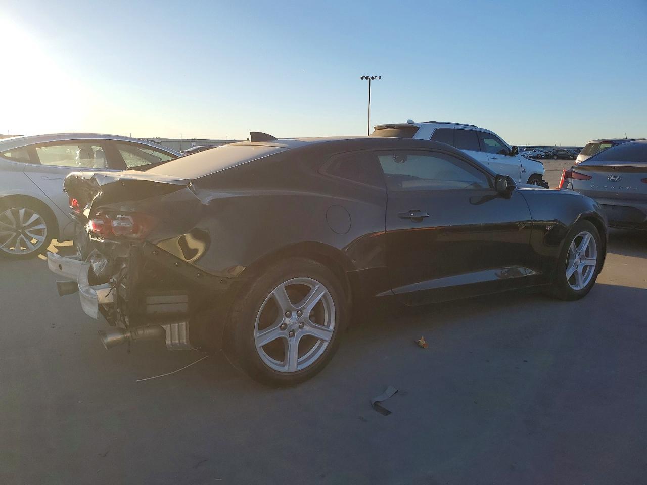 2022 Chevrolet Camaro Ls - zdjęcie 3