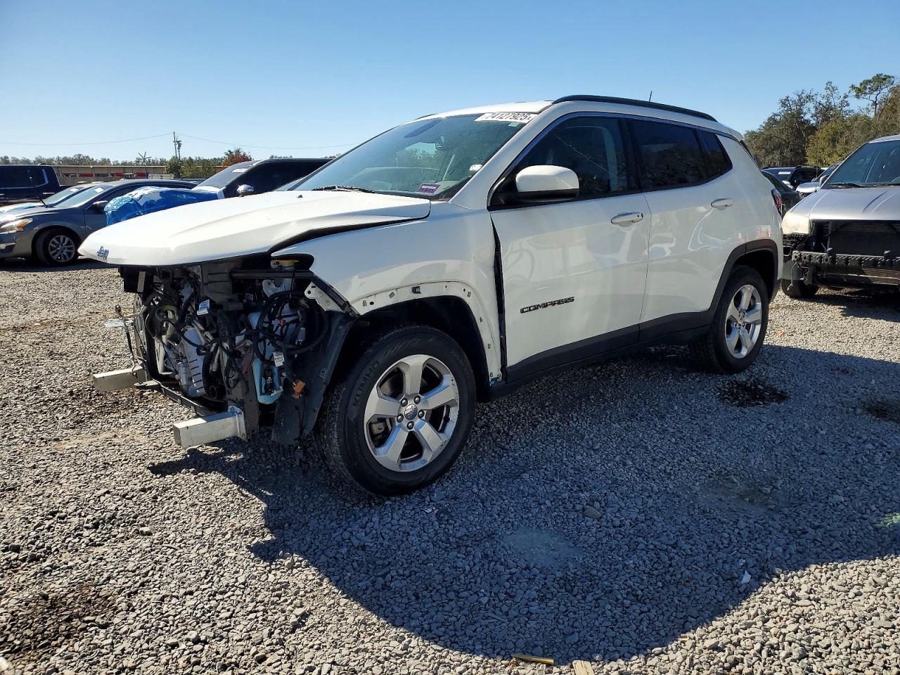 2019 Jeep Compass Latitude - zdjęcie główne