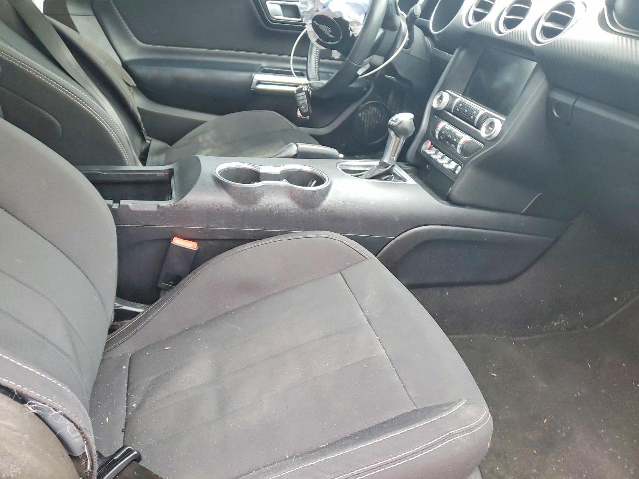 2021 Ford Mustang - zdjęcie 10