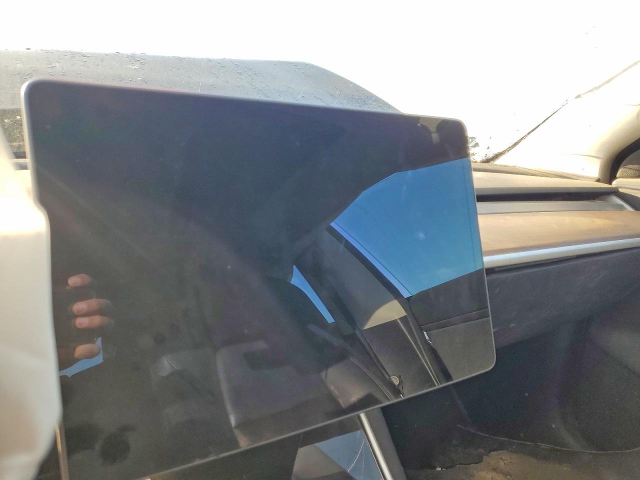 2019 Tesla Model 3 - zdjęcie 9