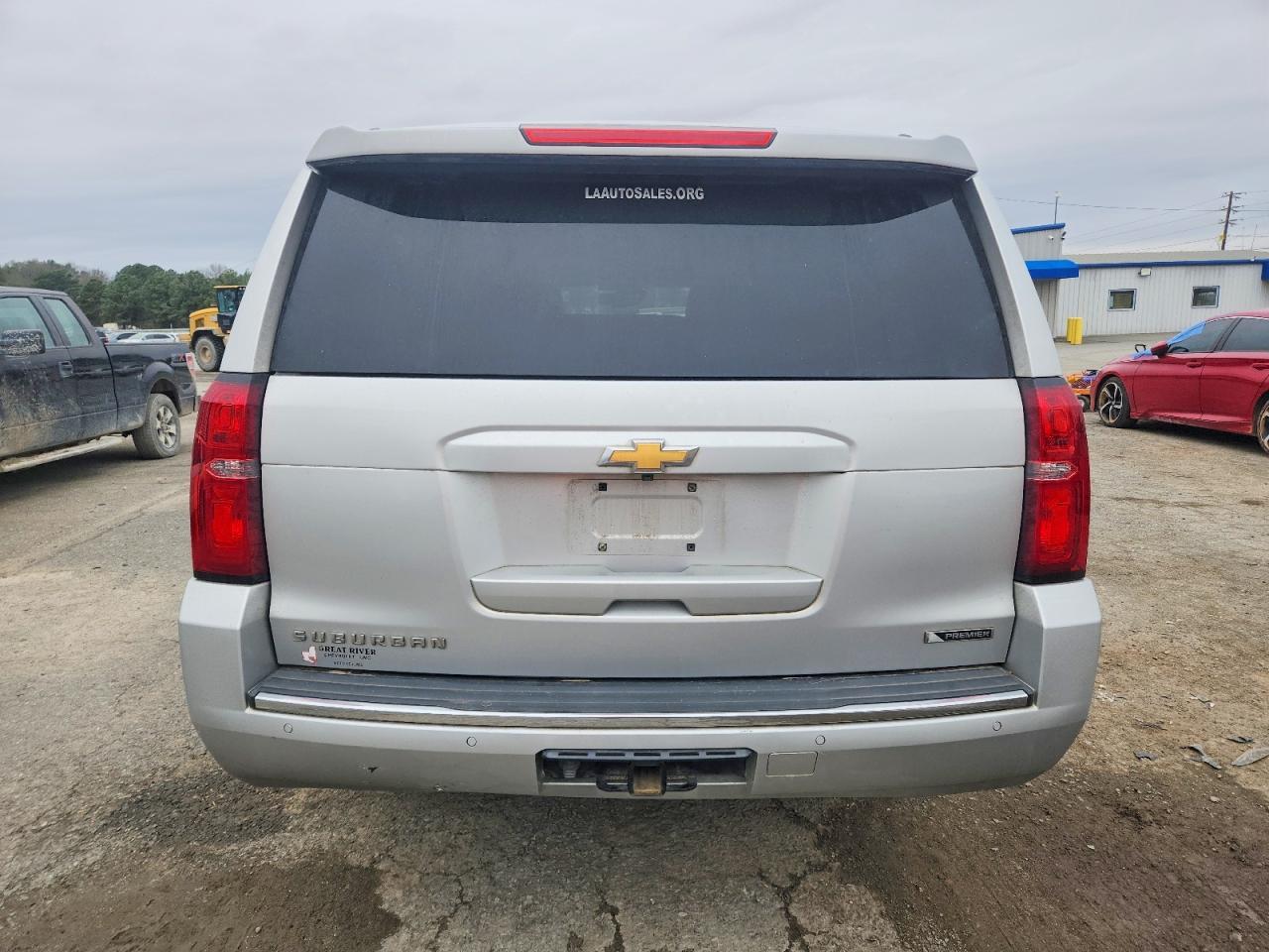 2018 Chevrolet Suburban C1500 Premier - zdjęcie 6