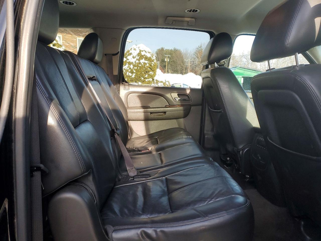 2013 Chevrolet Suburban K1500 Lt - zdjęcie 11