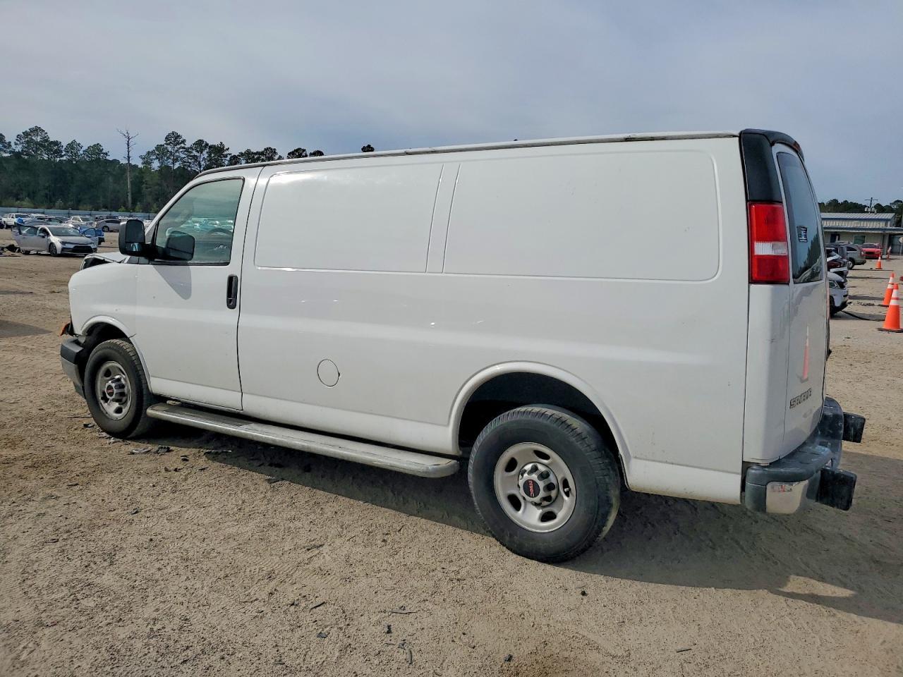 2019 GMC Savana G2500 - zdjęcie 2