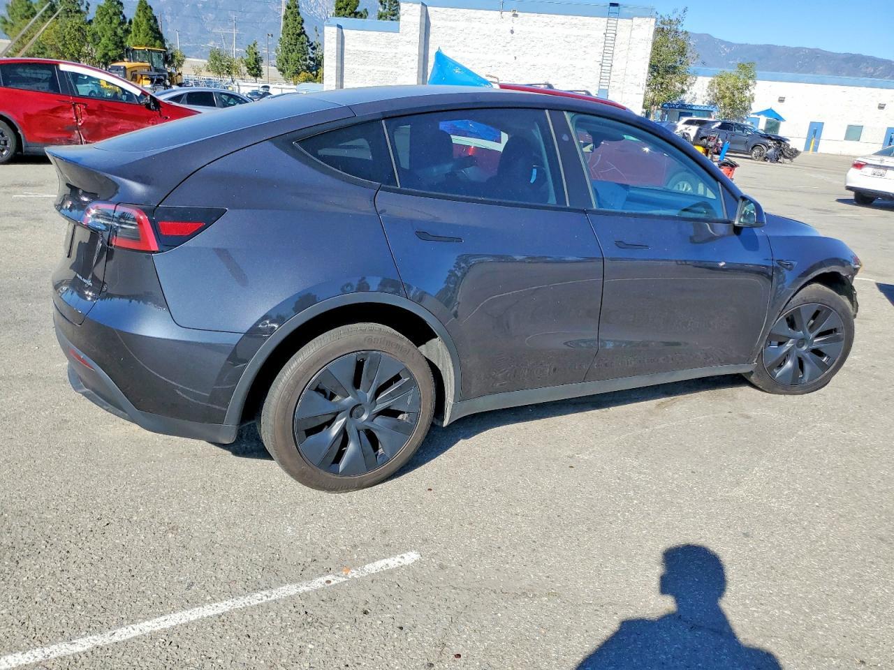 2024 Tesla Model Y - zdjęcie 3