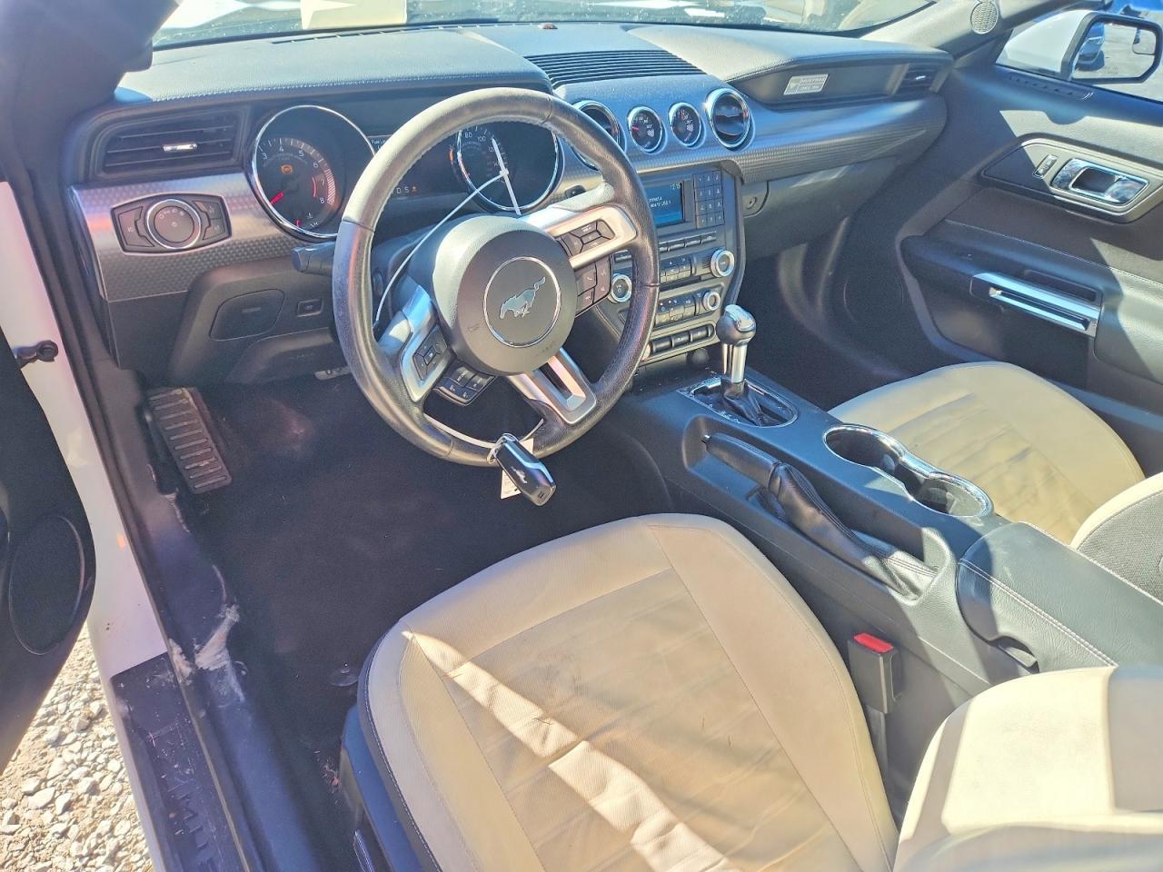 2015 Ford Mustang - zdjęcie 8