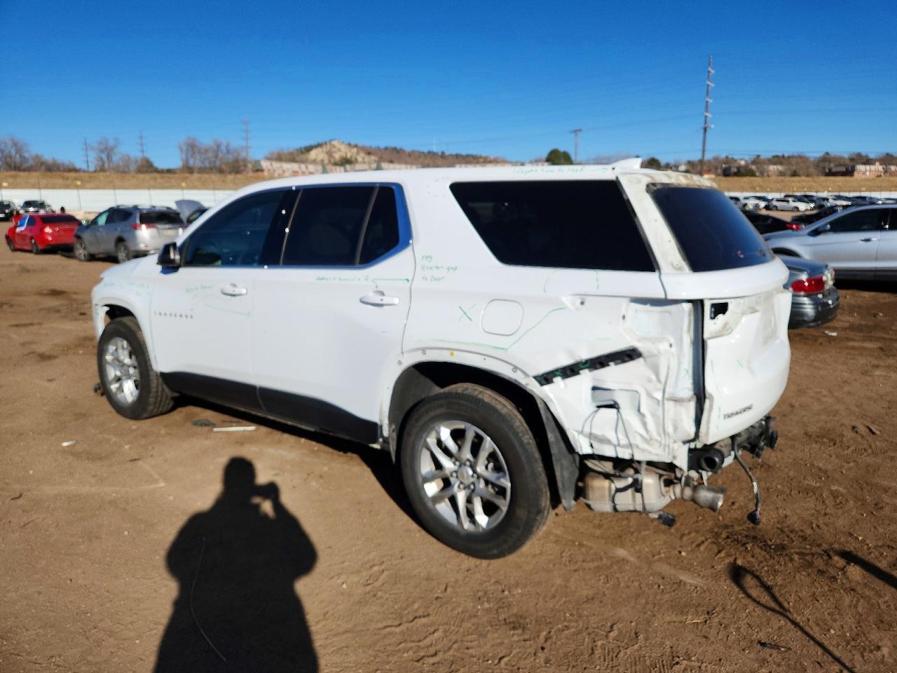2023 Chevrolet Traverse Ls - zdjęcie 2