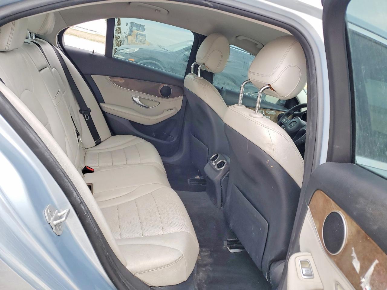 2015 Mercedes-Benz C 300 - zdjęcie 10