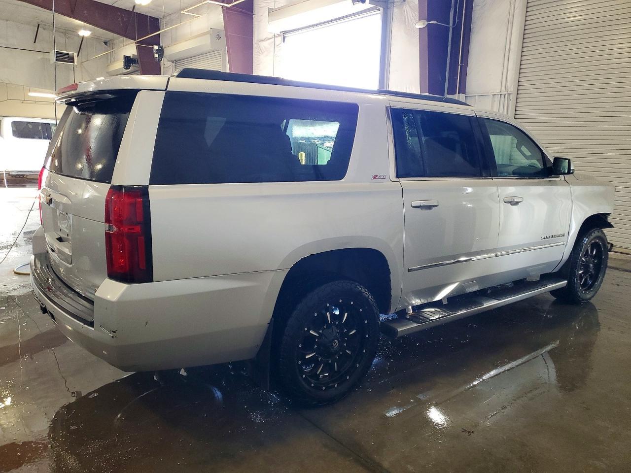 2016 Chevrolet Suburban K1500 Lt - zdjęcie 3