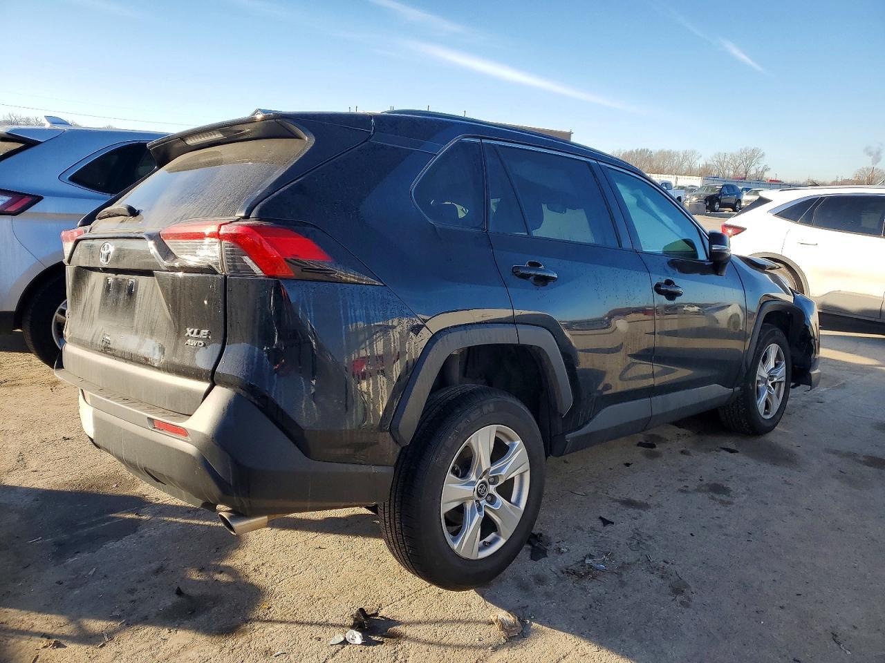 2020 Toyota Rav4 Xle - zdjęcie 3