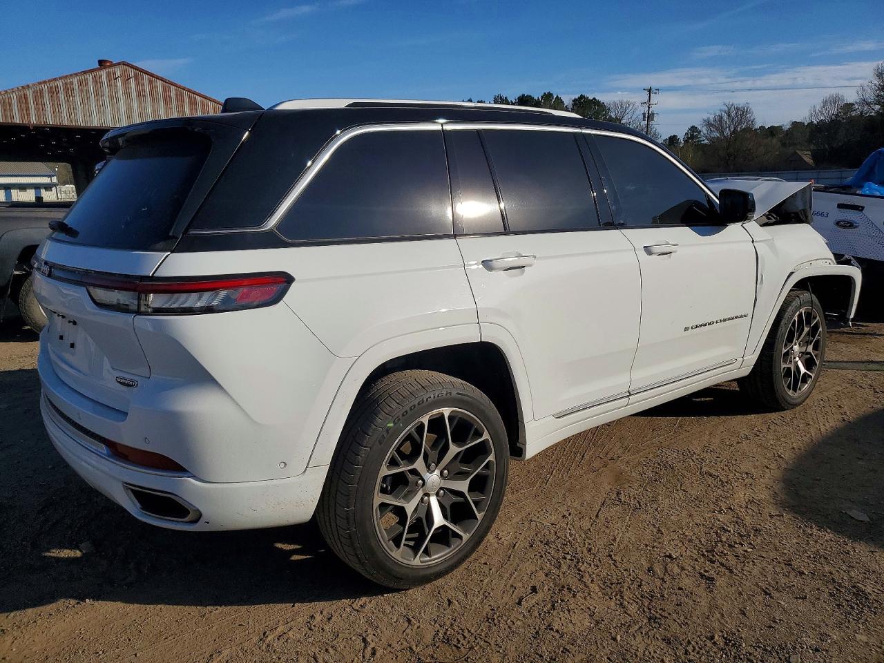 2022 Jeep Grand Cherokee Summit - zdjęcie 3