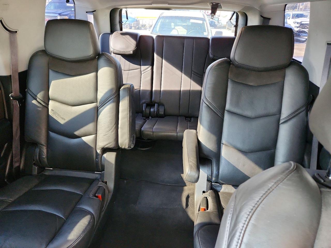 2016 Cadillac Escalade Luxury - zdjęcie 10