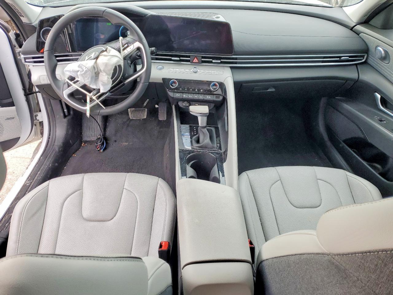 2025 Hyundai Elantra Hybrid Limited - zdjęcie 8