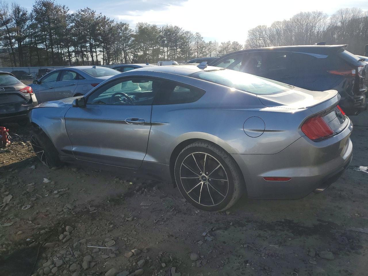 2020 Ford Mustang - zdjęcie 2