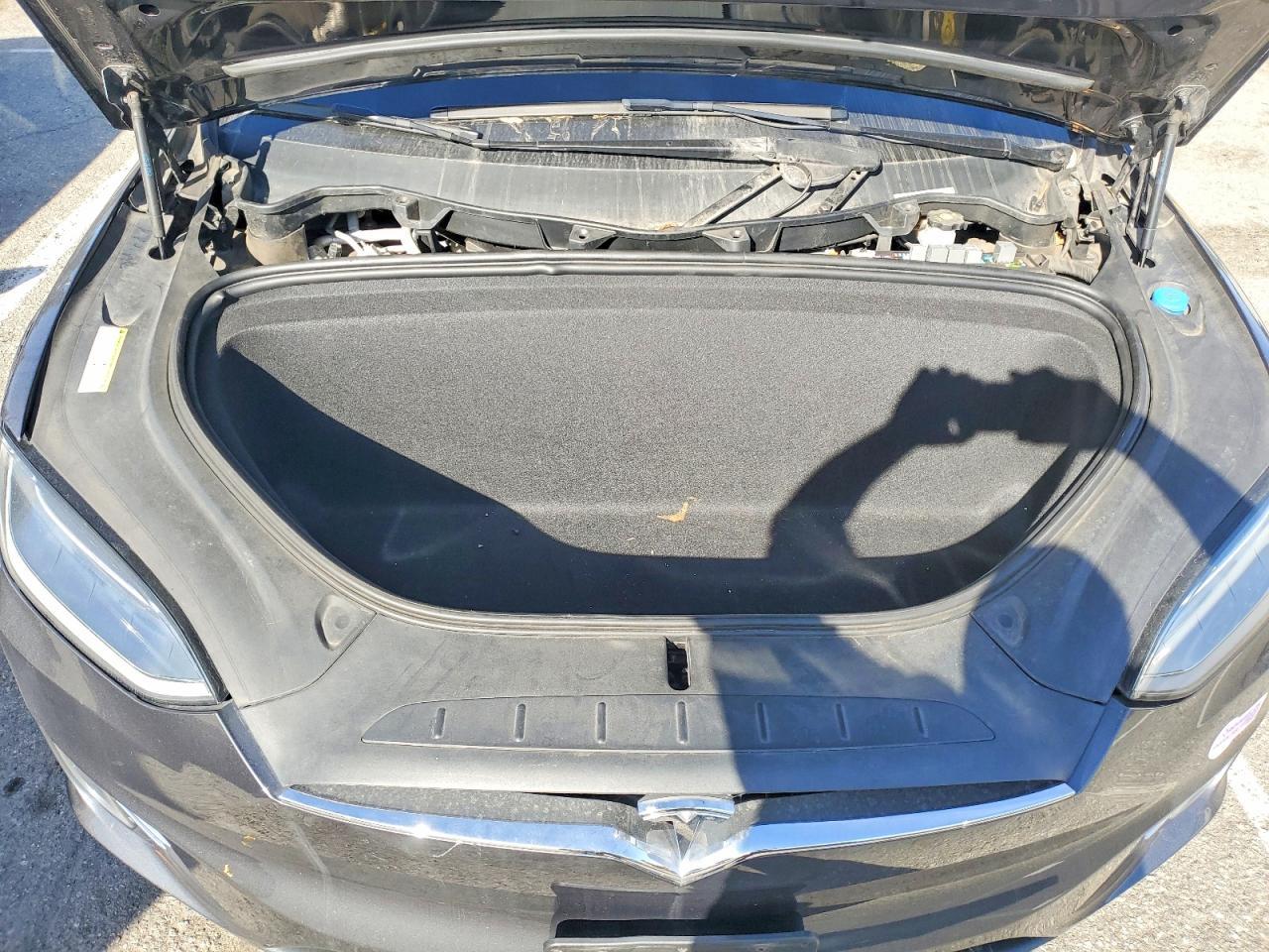 2016 Tesla Model X - zdjęcie 11