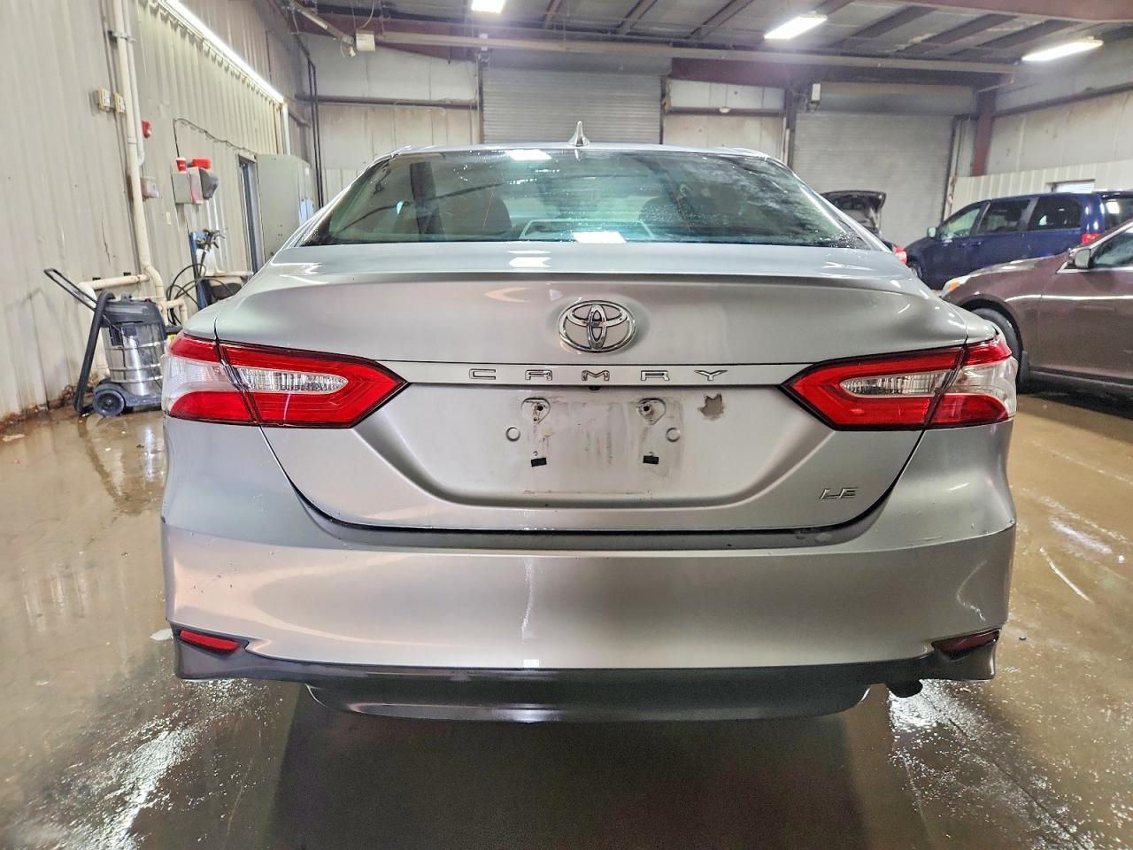 2020 Toyota Camry Le - zdjęcie 6