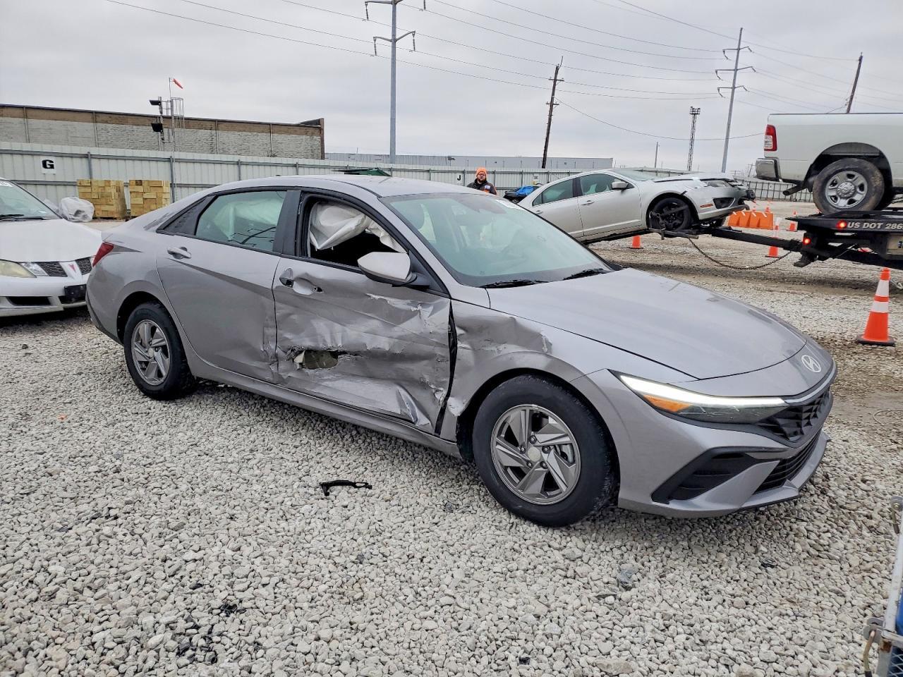 2025 Hyundai Elantra Se - zdjęcie 4