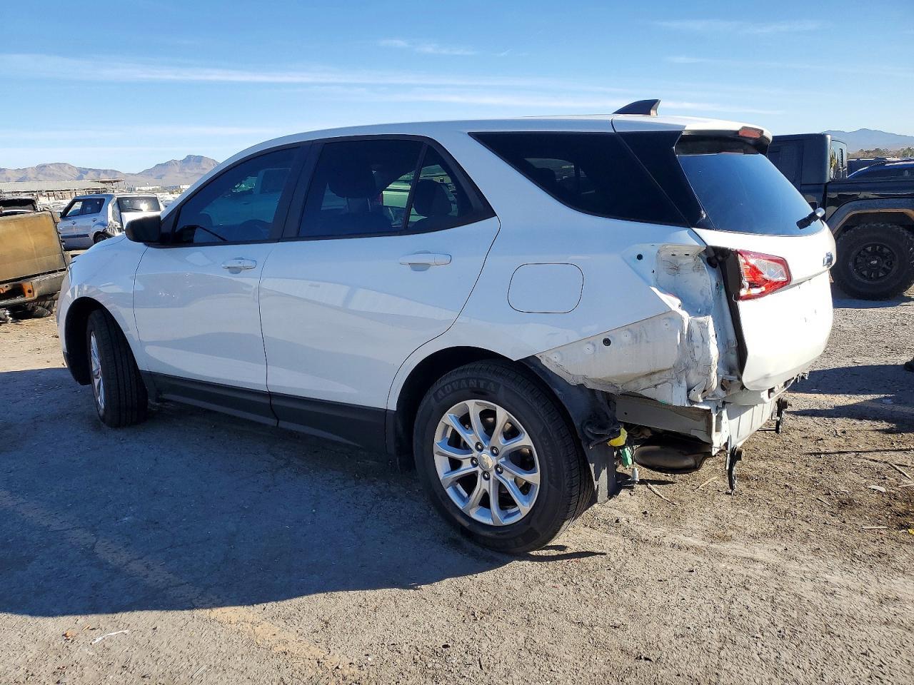2020 Chevrolet Equinox Ls - zdjęcie 2