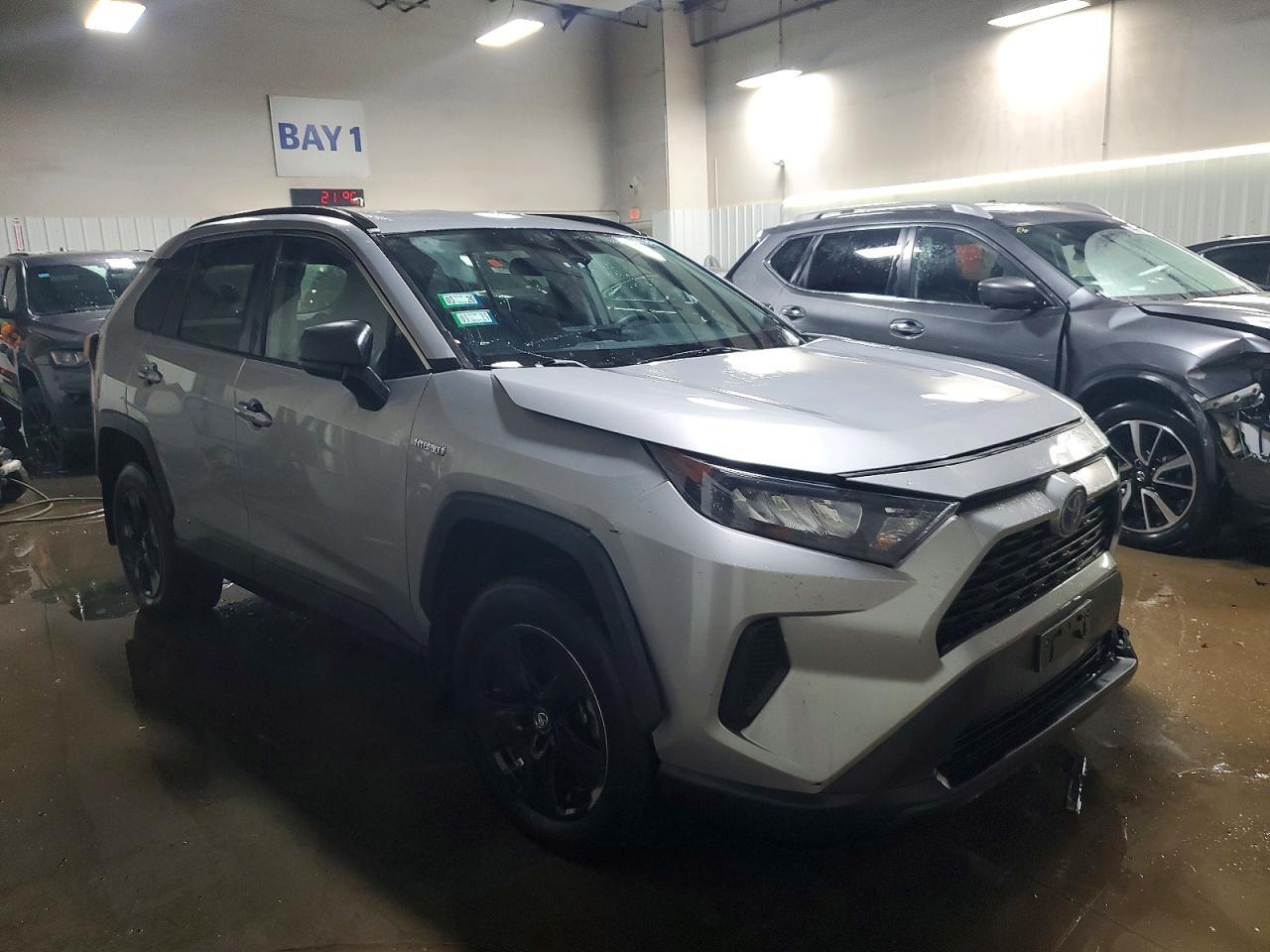 2019 Toyota Rav4 Hybrid Le - zdjęcie 4