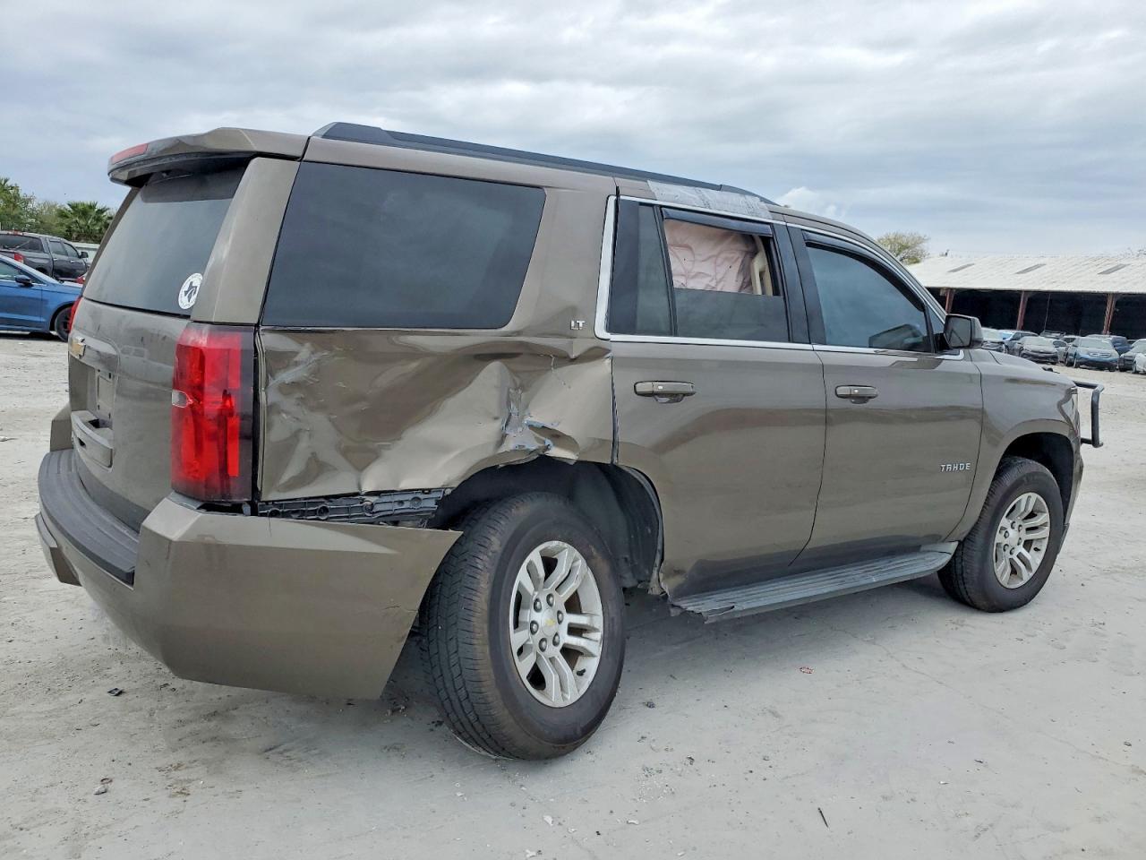 2016 Chevrolet Tahoe C1500 Lt - zdjęcie 3