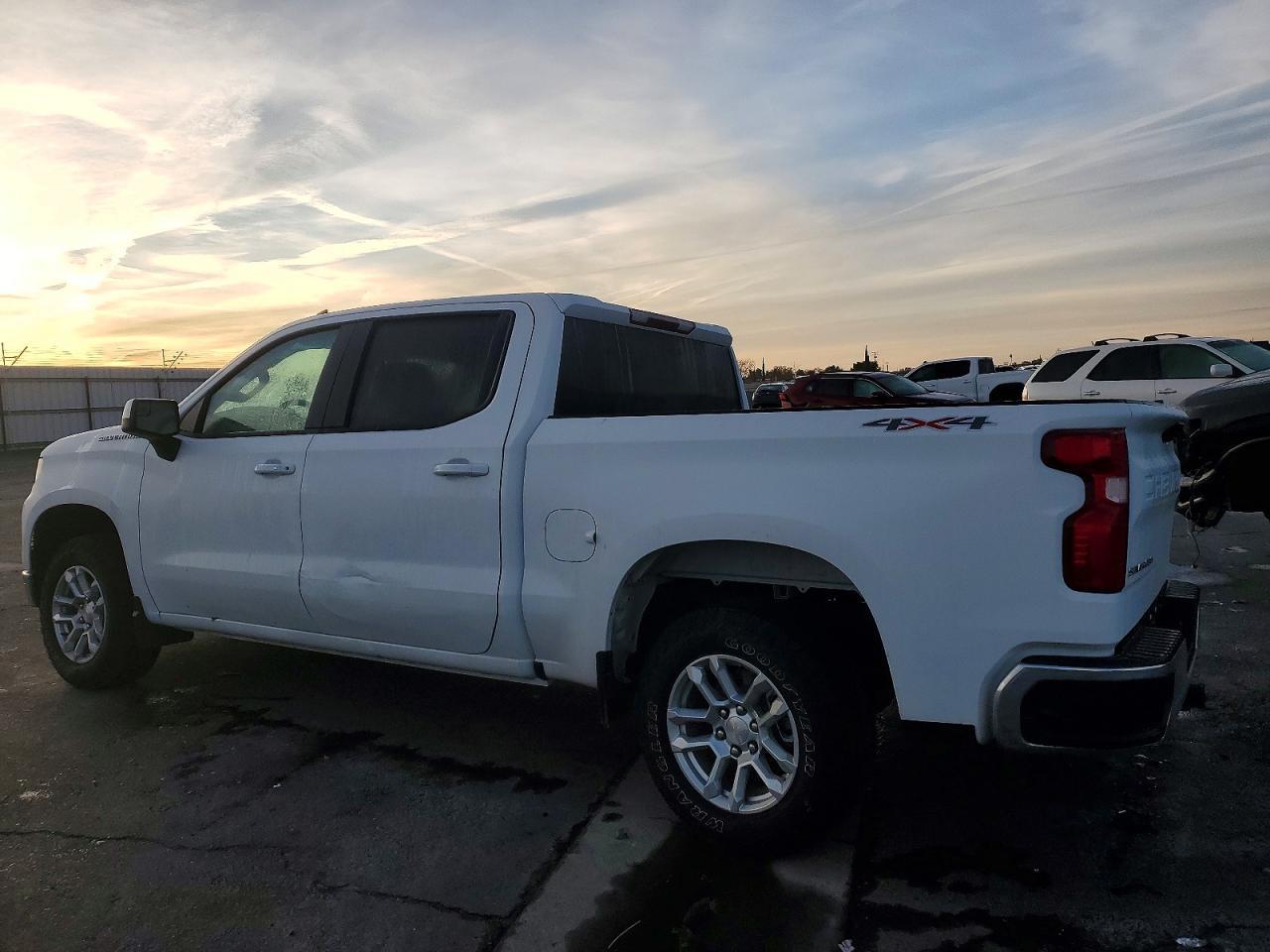 2025 Chevrolet Silverado K1500 Lt - zdjęcie 2