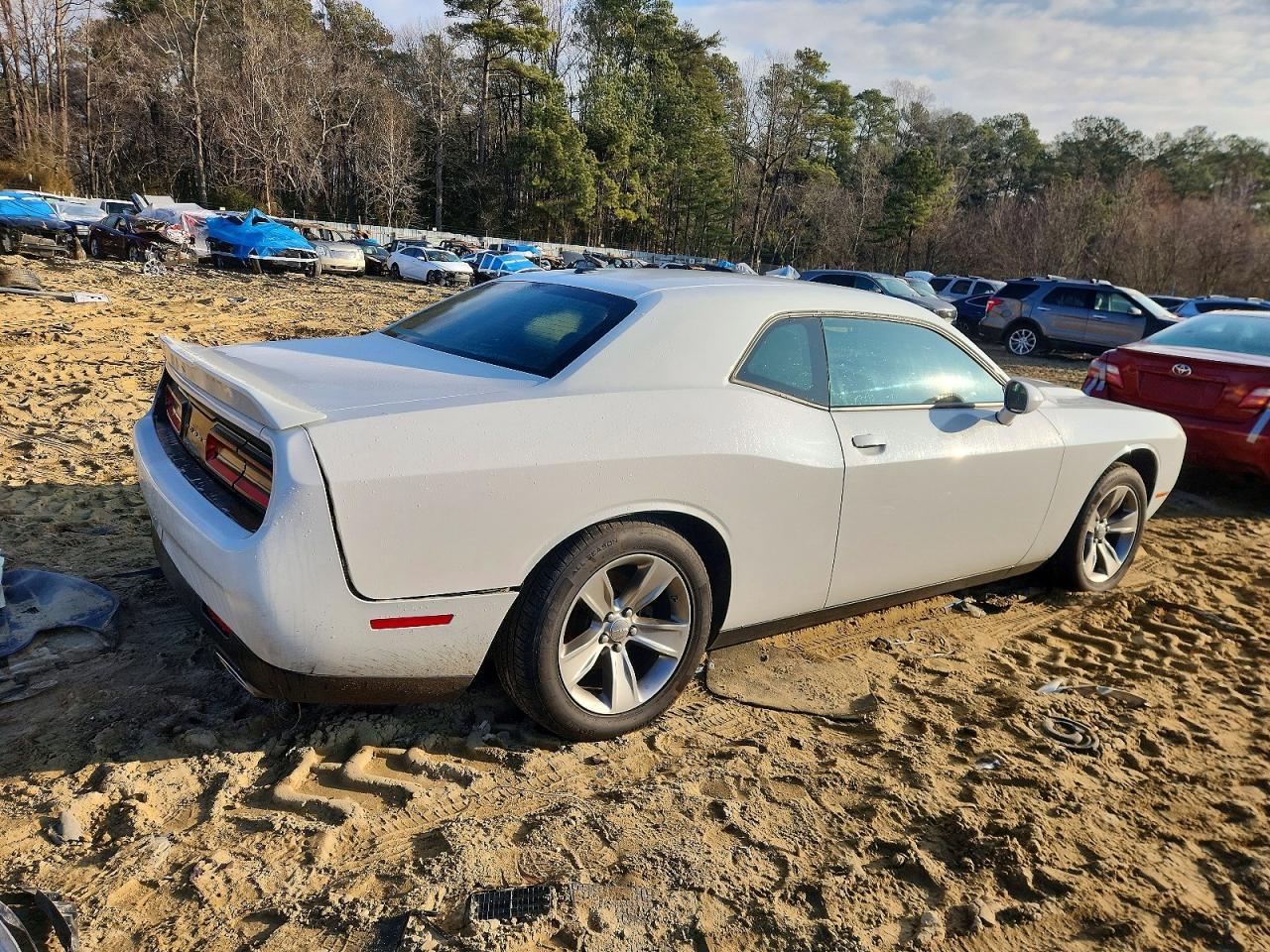 2022 Dodge Challenger Sxt - zdjęcie 3