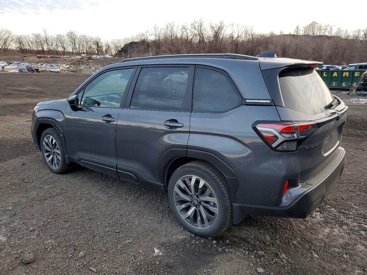 2025 Subaru Forester Touring - zdjęcie 2