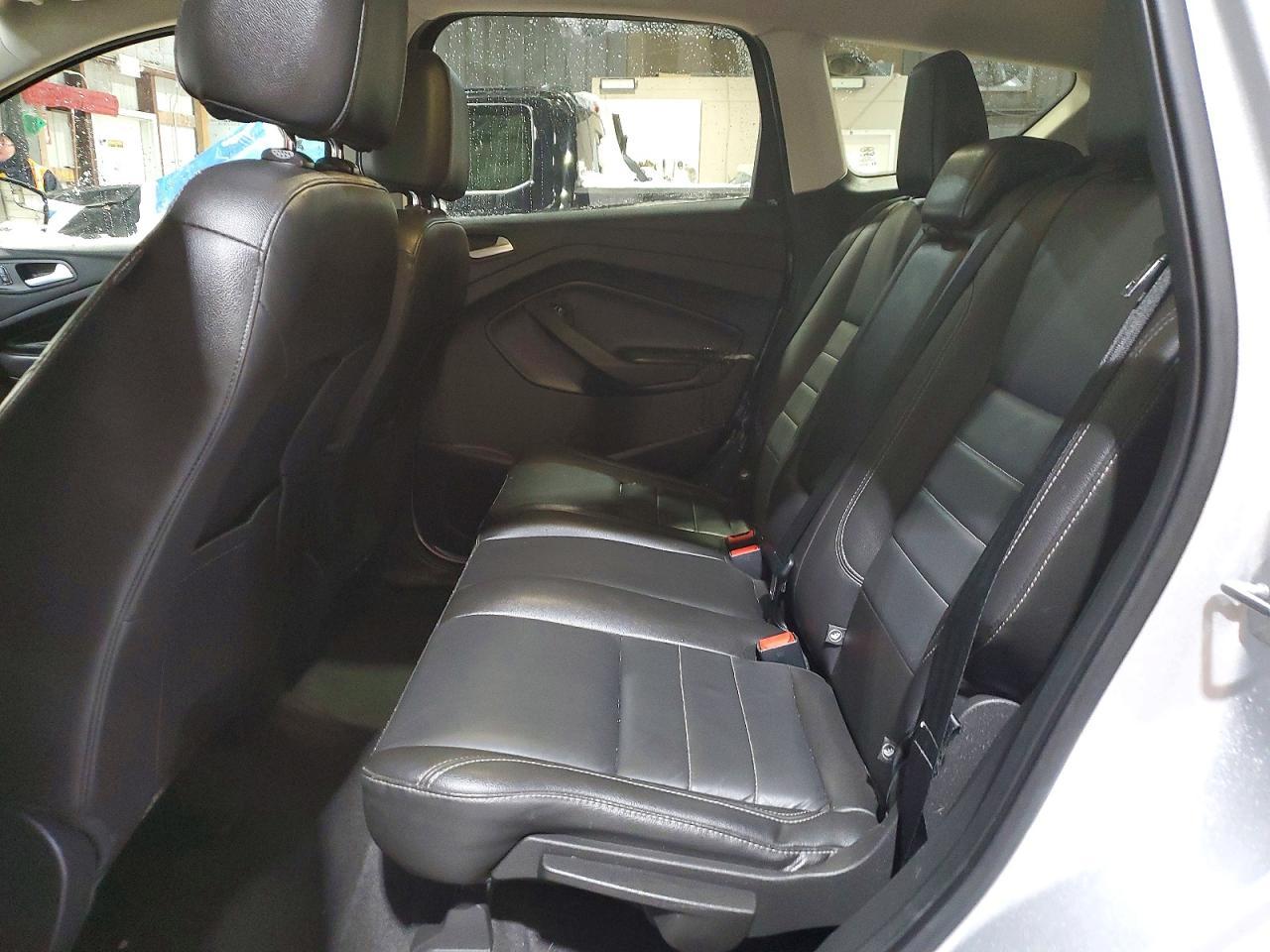 2016 Ford Escape Titanium - zdjęcie 11