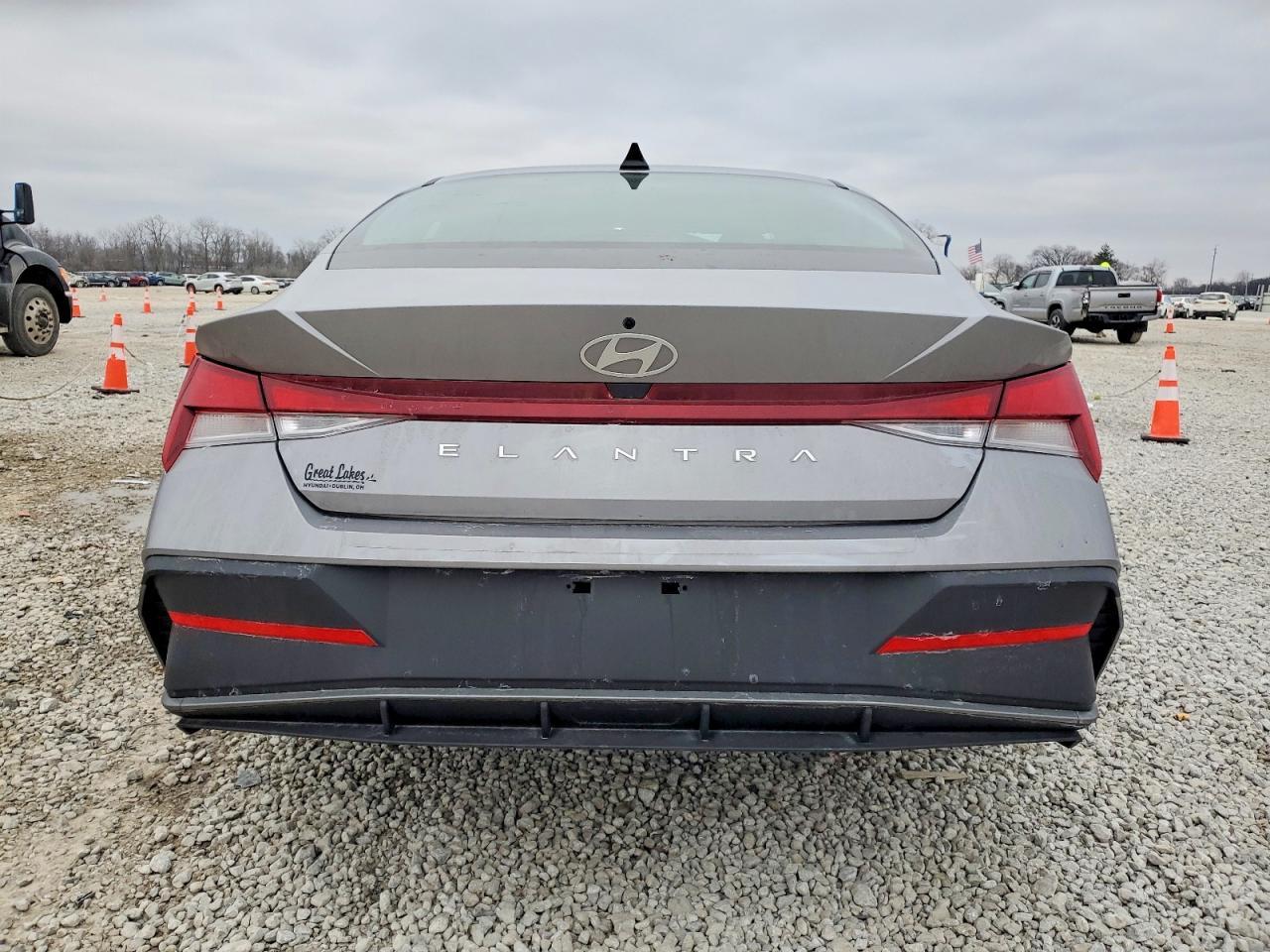 2025 Hyundai Elantra Se - zdjęcie 7