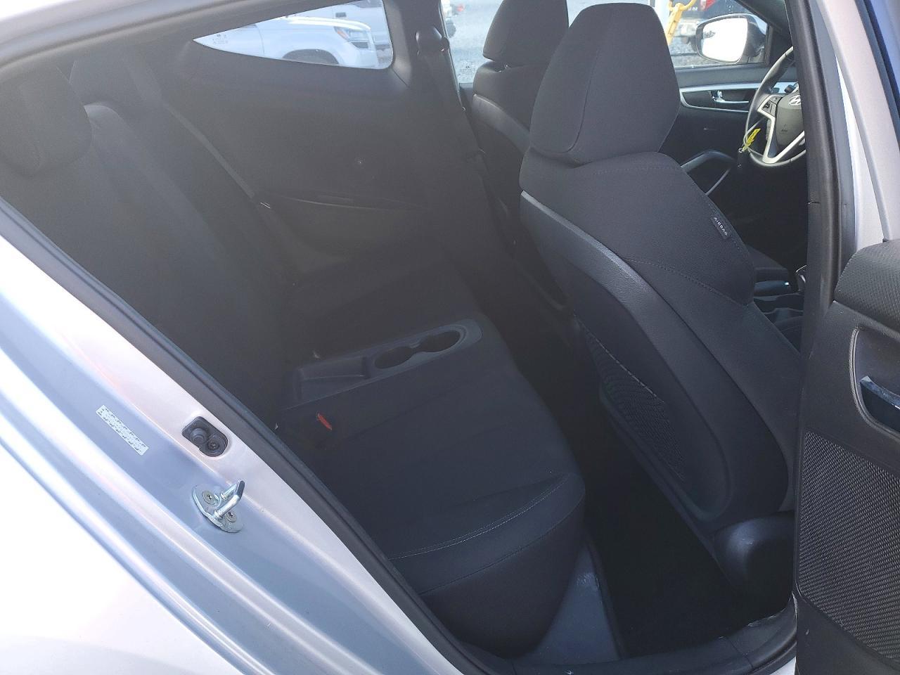 2017 Hyundai Veloster - zdjęcie 10