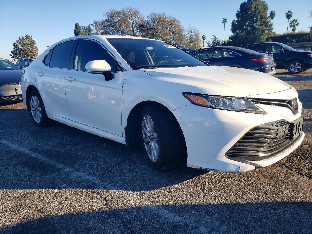 2020 Toyota Camry Le - zdjęcie 7