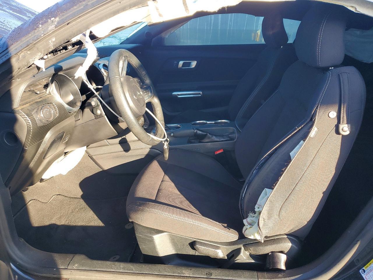 2022 Ford Mustang - zdjęcie 7