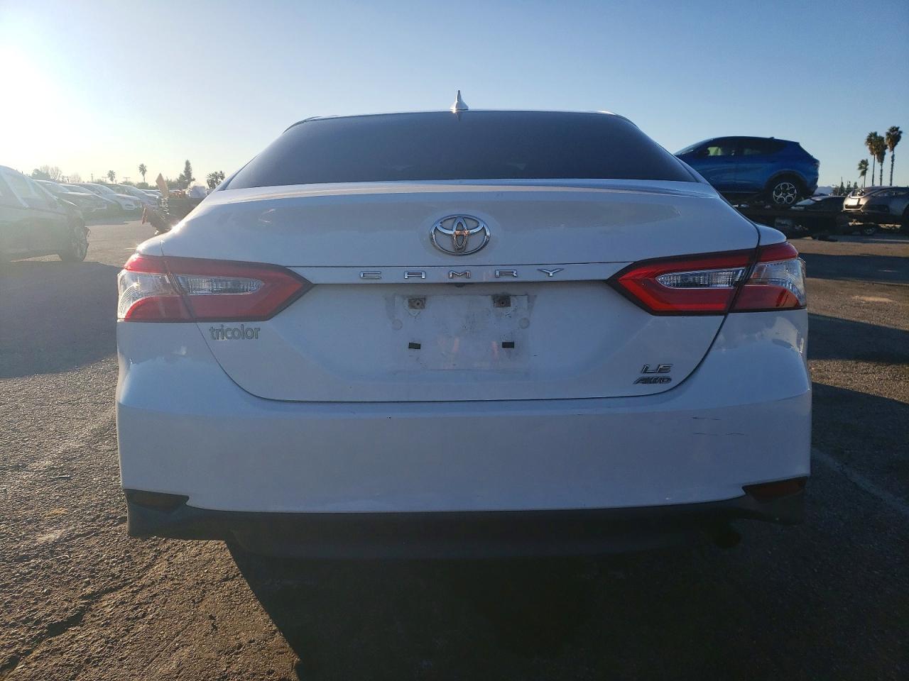 2020 Toyota Camry Le - zdjęcie 11