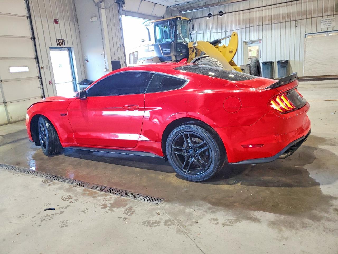 2021 Ford Mustang - zdjęcie 2