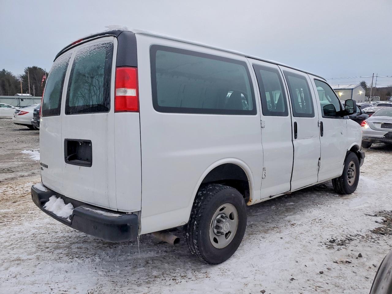 2018 Chevrolet Express 2500 Delivery Van - zdjęcie 3