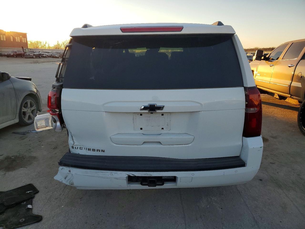 2016 Chevrolet Suburban K1500 Lt - zdjęcie 6