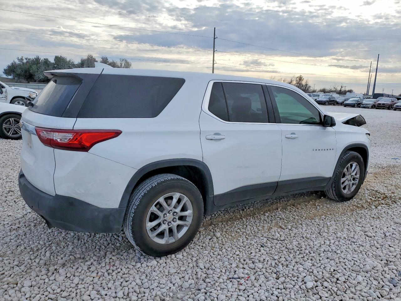 2019 Chevrolet Traverse Ls - zdjęcie 3