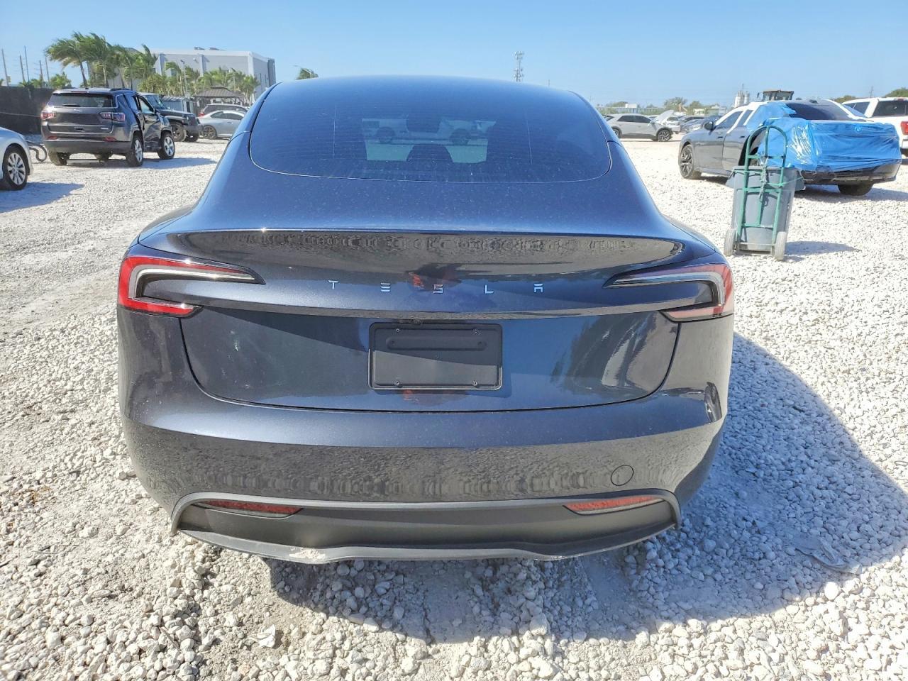 2025 Tesla Model 3 - zdjęcie 6