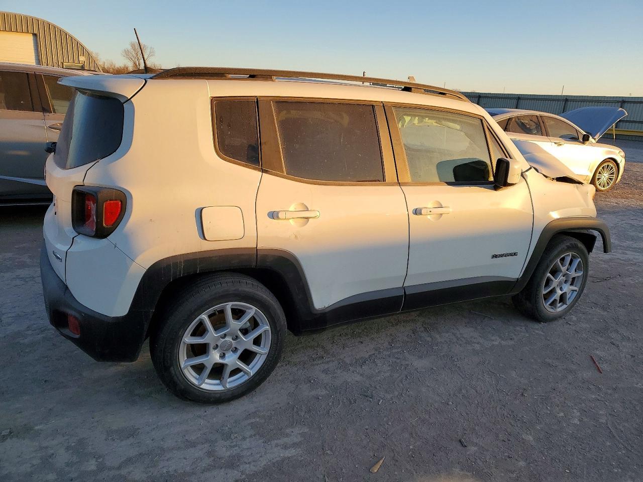 2021 Jeep Renegade Latitude - zdjęcie 3