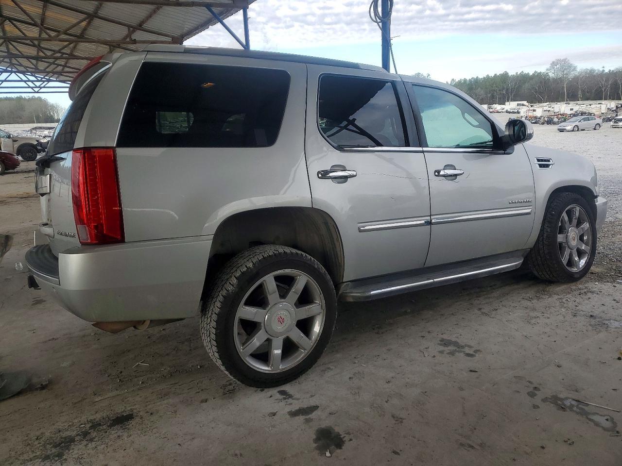 2013 Cadillac Escalade Luxury - zdjęcie 3