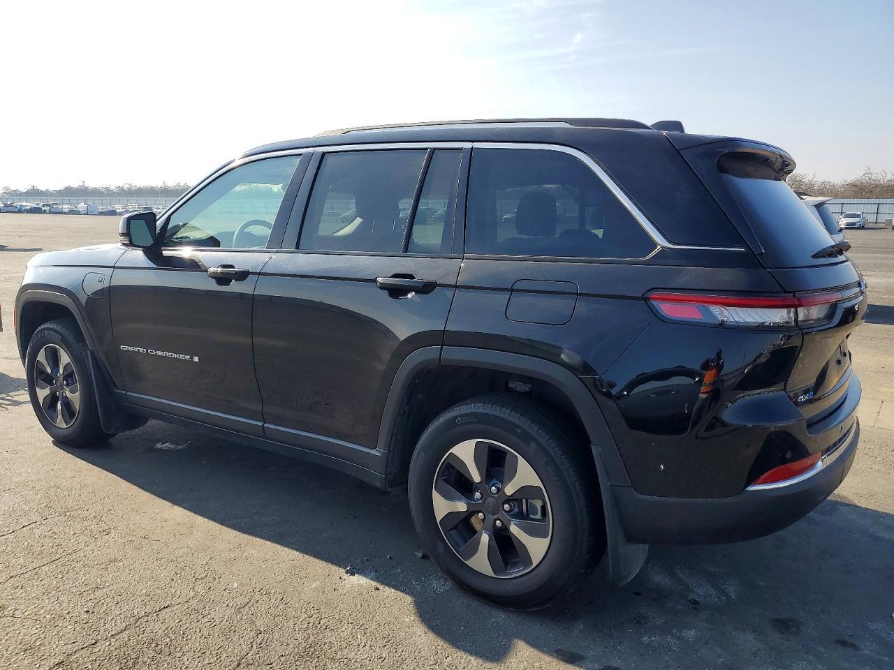 2023 Jeep Grand Cherokee - zdjęcie 2