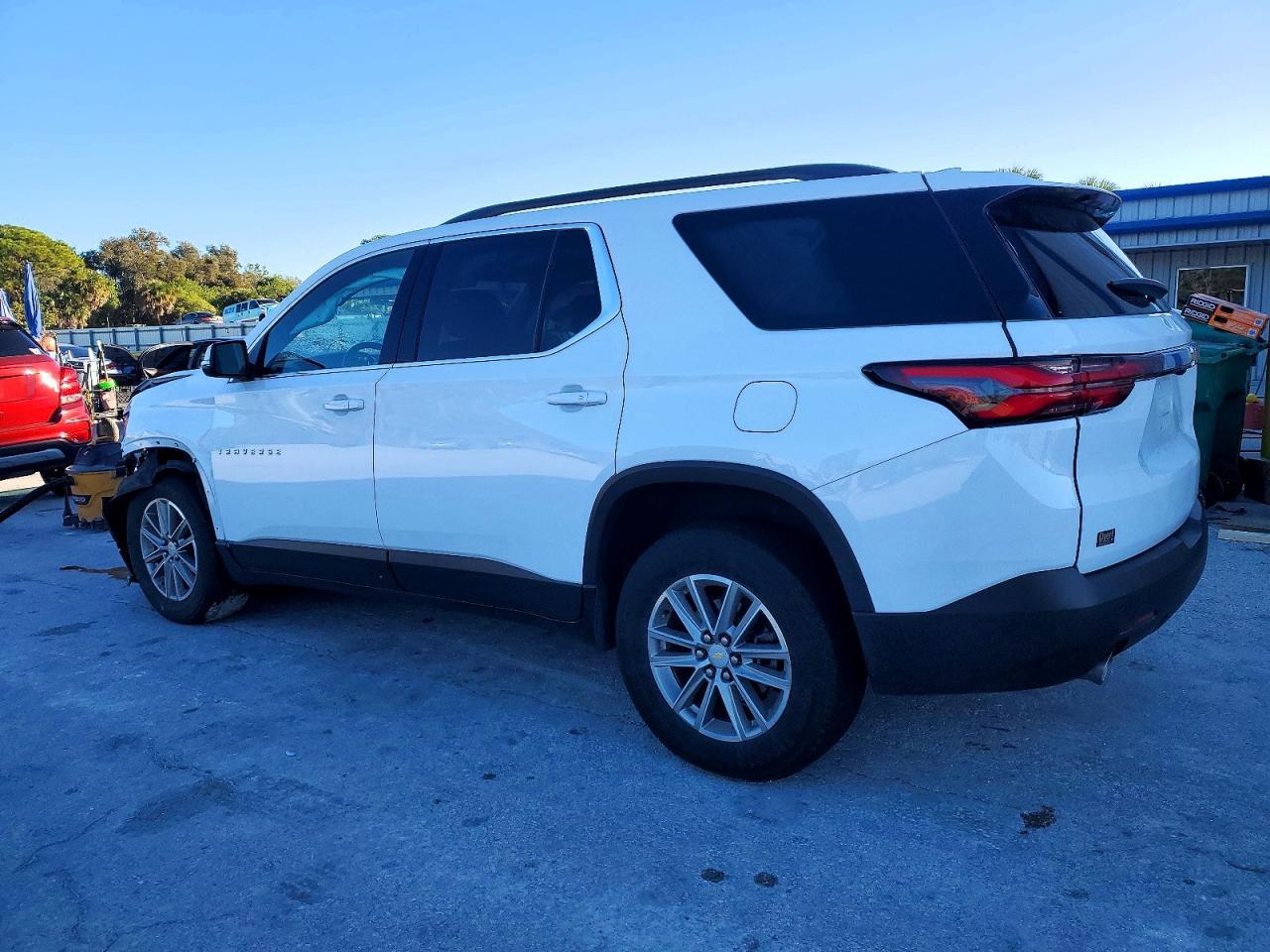 2022 Chevrolet Traverse Lt - zdjęcie 2