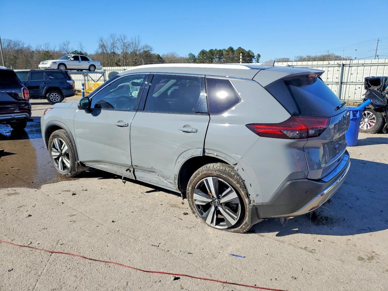 2023 Nissan Rogue Platinum - zdjęcie 2