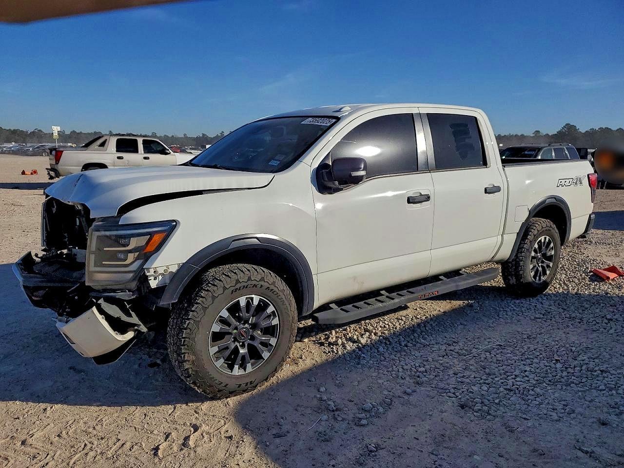 2021 Nissan Titan Sv - zdjęcie główne