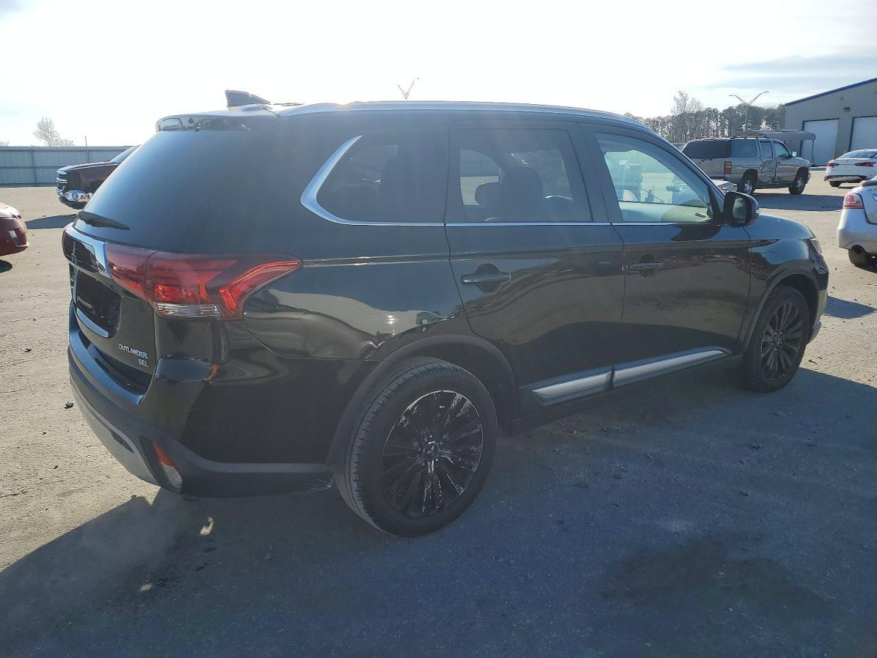 2019 Mitsubishi Outlander Se - zdjęcie 3
