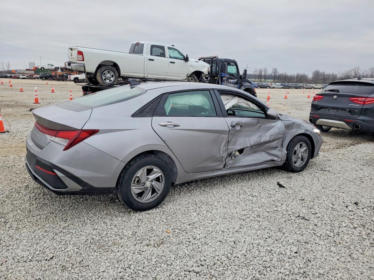 2025 Hyundai Elantra Se - zdjęcie 3