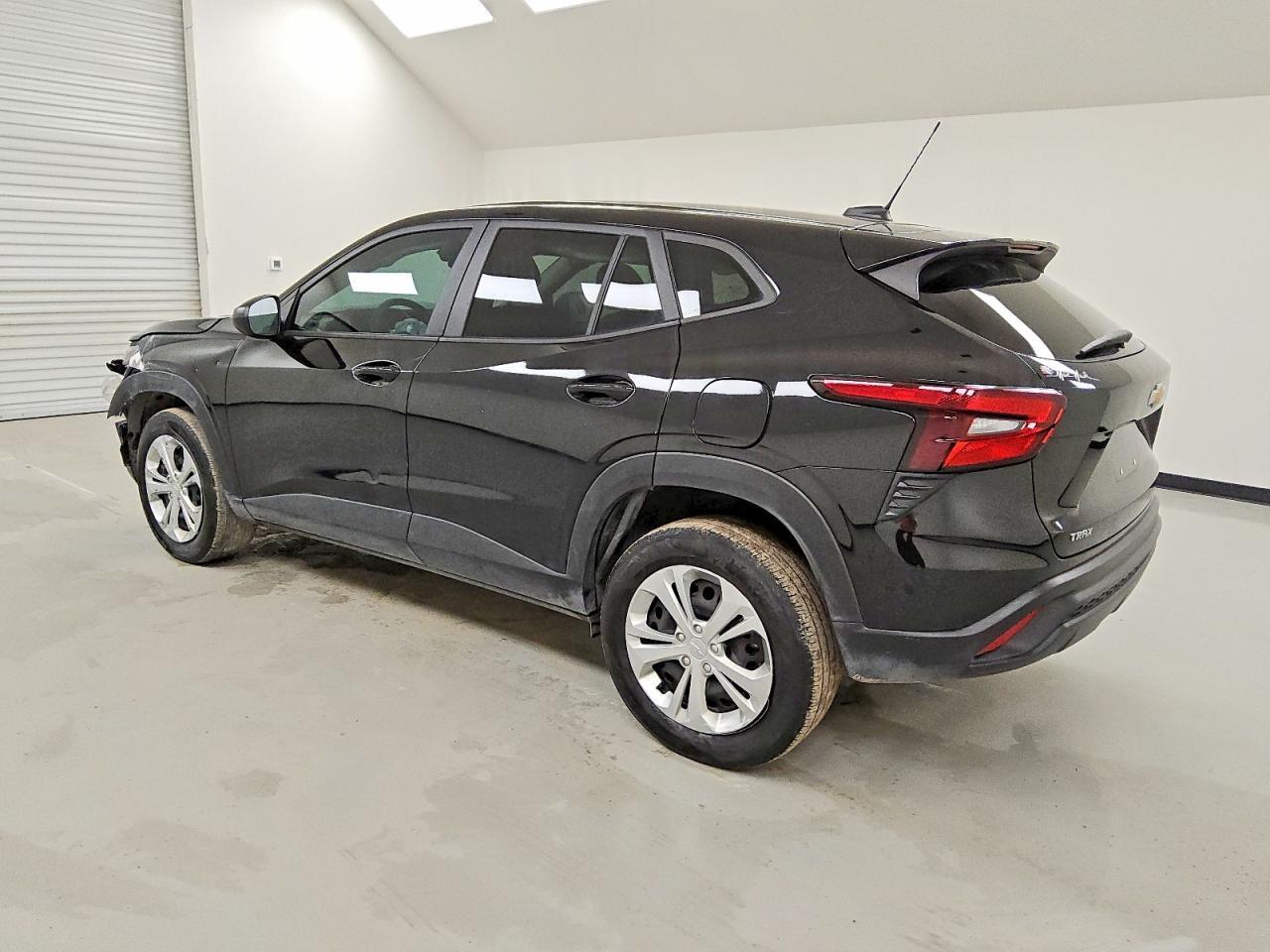 2025 Chevrolet Trax Ls - zdjęcie 2