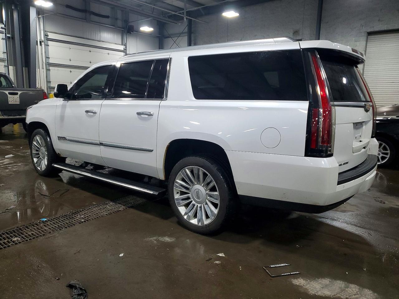 2016 Cadillac Escalade Esv Platinum - zdjęcie 2